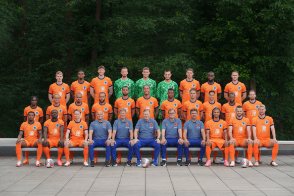 央视网深度,解析,减一录取,香港马会,赛程安排,赛果查询,马匹资料,赛事资讯