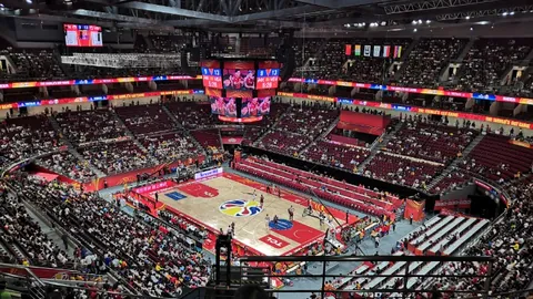 “曼联情结曝光：埃基蒂克回忆童年挚爱，法兰克福前锋儿时记忆”